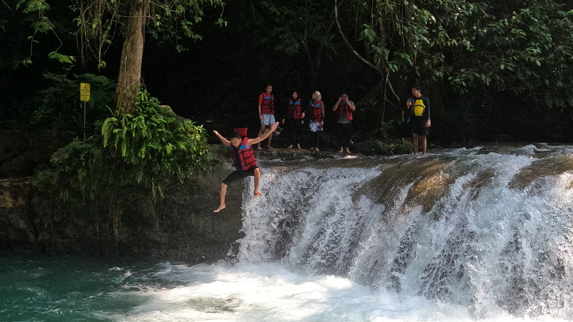 Mengenal Body Rafting: Sensasi Menyatu dengan Alam di Citumang Pangandaran